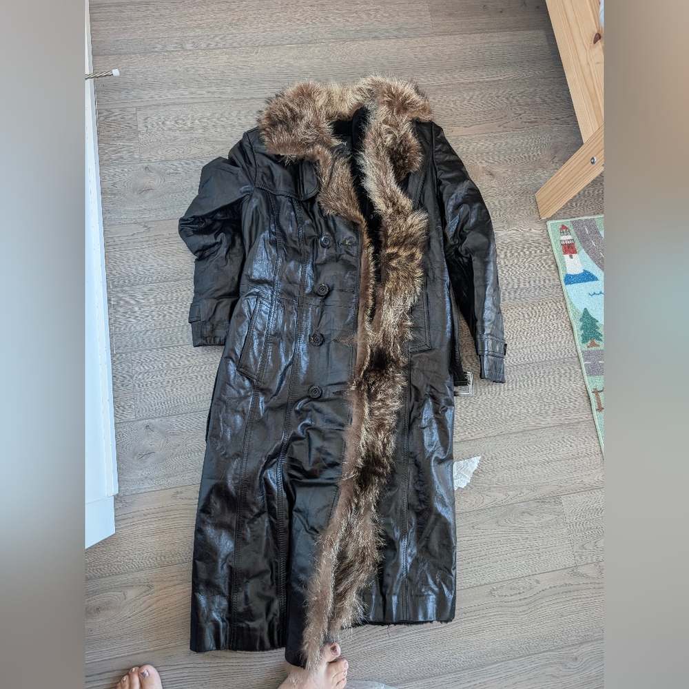 Leather coat fur collar